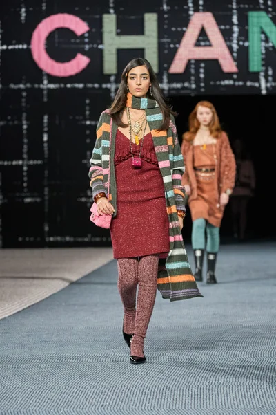 Look 10